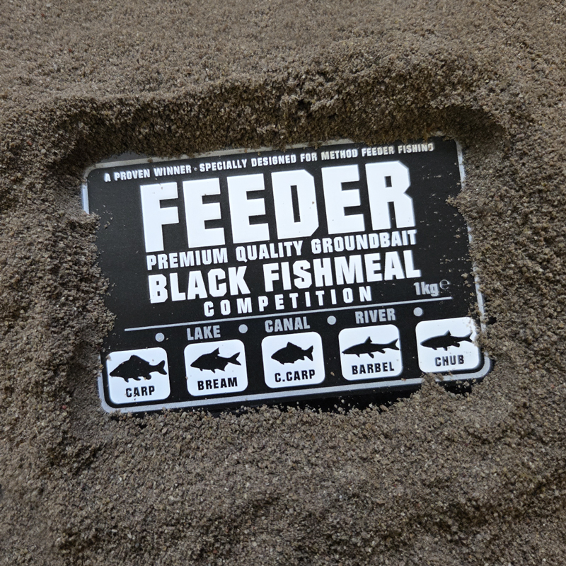 Masterbih Black Fishmeal Feeder primama